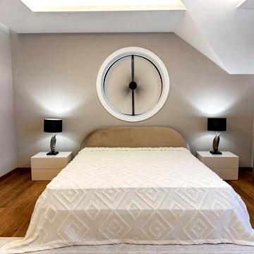 Будинок з власним виходом в ліс.Є басейн,лазня,гостьовий будинок.