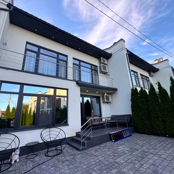 Скнилівська вул., 2