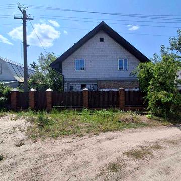 Терміновий продаж дачі в мальовничому місці , біля річки.