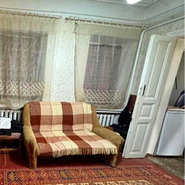 Середня вул., 33