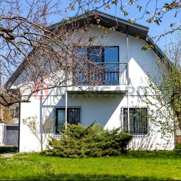 Продам дом на Робочей шикарное расположение