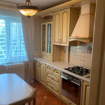 Героїв просп., 32