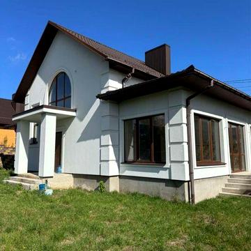 Просторий будинок з великою ділянкою біля міста!