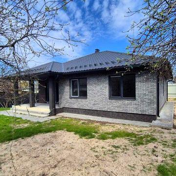 Одноповерховий будинок у Бучі з терасою та ділянкою 6 соток