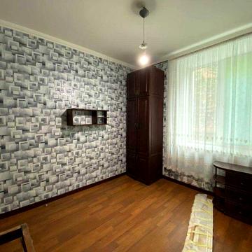 Продаётся 2-комнатная  «сталинка» на ЮГОКе, пр. Южный