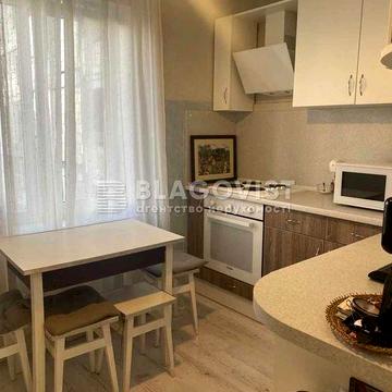 Продається квартира Ревуцького 13