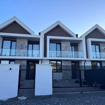 Продаж 2 поверхового котеджу з ділянкою на 2.4 сотки, 155 кв. м,