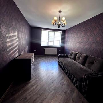 Хотинська вул., 12