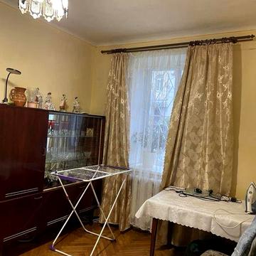 Продаж 2кім квартири в центрі м. Золочів