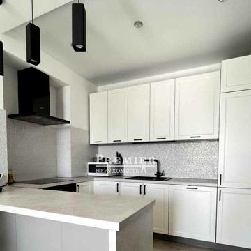 Продам двухкімнатну квартиру з авторським ремонтом