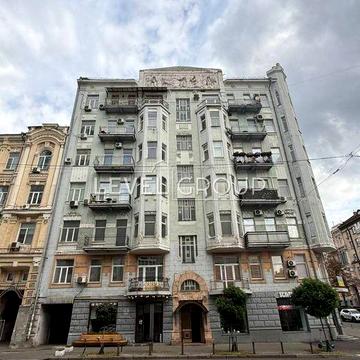 Трикімнатна квартира в центрі Києва вул.Саксаганського 26/26