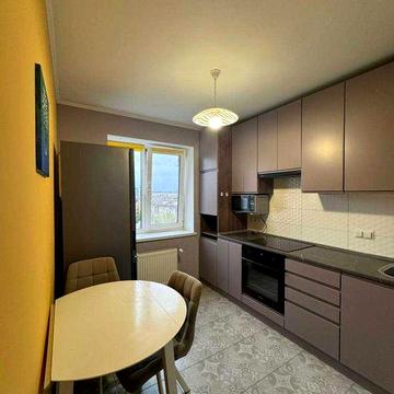 Здається 2-кімнатна квартира (перепланована у 3 кімнати)