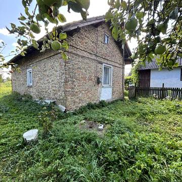 Житловий будинок з присадибною ділянкою