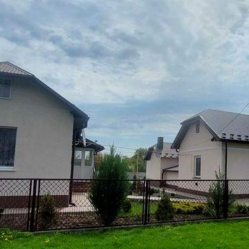 Будинок у тихій красивій місцевості