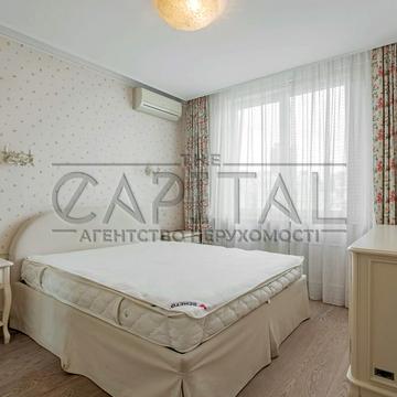 Шота Руставелі вул., 44
