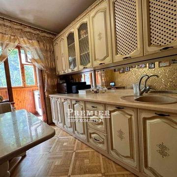 Продам трехкімнатну квартиру