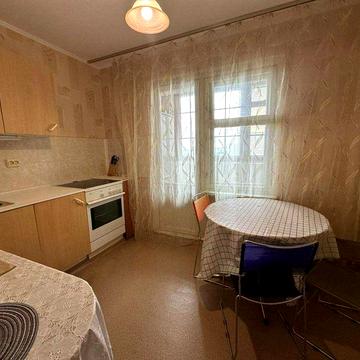 3к квартира 90м2 на вул.Єфремова! до метро Академмістечко 10хв. пішки