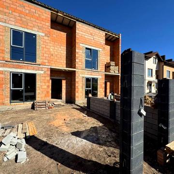 Волошкова вул., 1