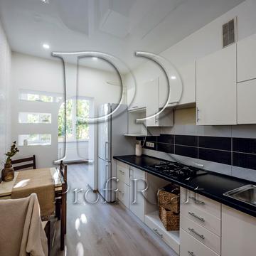 Зелена вул., 16