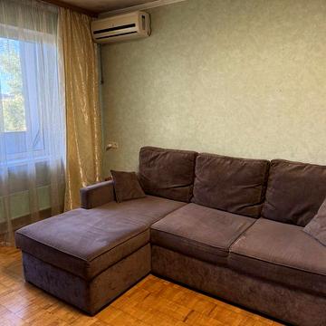 Продаю 4 кімнатну квартиру у Деснянському районі ( Троєщина)