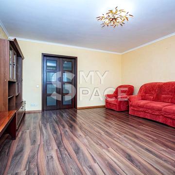 Дарницький бульв., 8