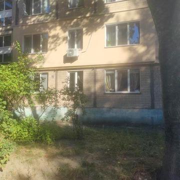 Продам 3к квартиру Дзюбы 16 под коммерцию.