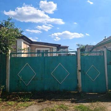 Продається будинок в с.Вергуни, неподалік від центру. Можливий торг.