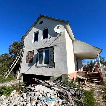 Продам дачний будинок поруч з містом!