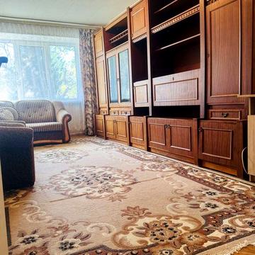Продам простору, двокімнатну квартиру з АГВ. Волкова 19 школа!