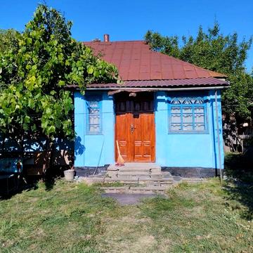 Продам будинок з ділянкою землі 0,50 га загальної площі