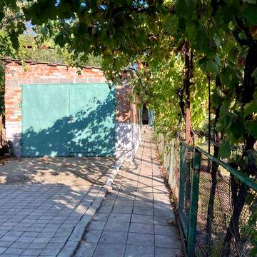 Оренда будинку з гаражем