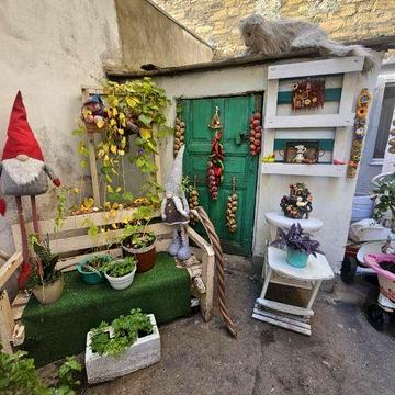 В сказочном дворе 3 комнатная на Прохоровской