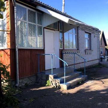 Просторий будинок смт Пулини