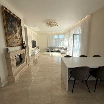 Одноповерховий окремий будинок