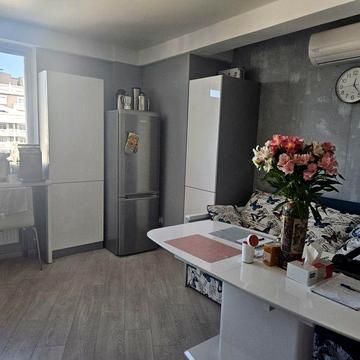 Продаж 2 кімнатна квартира вул.Максимовича,9 евроремонт