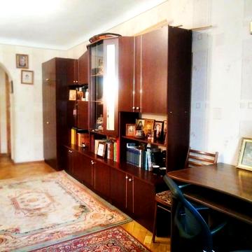 Продается 2-х комнатная Голосеевский район метро Голосеевская