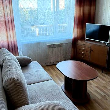 Мілютенка вул., 3