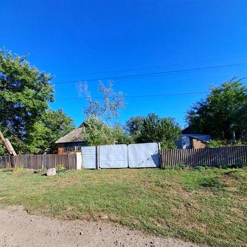 Продаж будинку з великим двором