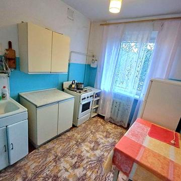 Продам 1 комнатную " Чешку" на 2/9 Космонавтов / 30-я школа