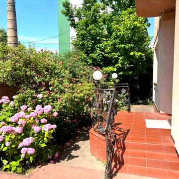 |  Продаж будинку з ремонтом у центрі міста 6 кімнат