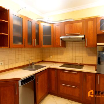 Прирічна вул., 37