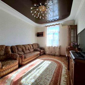 Продажа 3-х комнатной квартиры. Сталинка. Яхт-клуб. Заходи и живи!