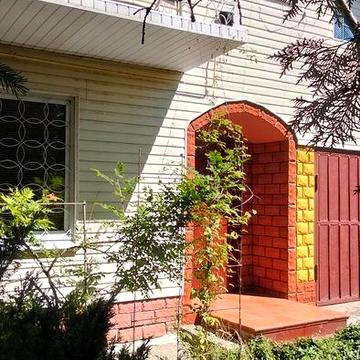 Продам кирпичный ,теплый дом с бассейном