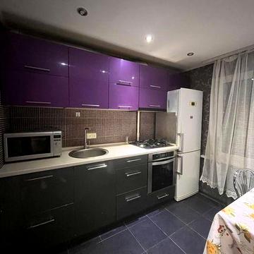 Продам 2к квартиру на среднем этаже ж/м Красный Камень