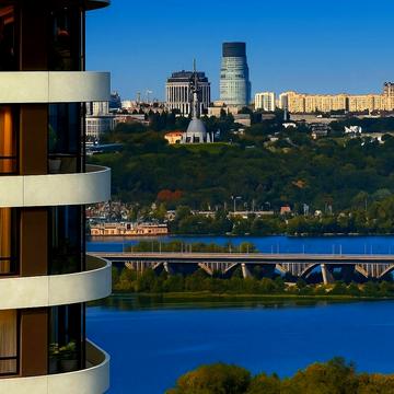 Дніпровська набережна вул., 15-Є