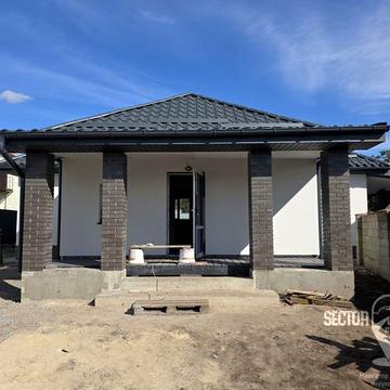 Напроти лікарні. 100кв.м., 2 тераси, 6 соток.