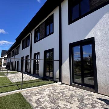 Таунхаус 82м2 в Бучі з газом і власним двориком. 100м від парку.