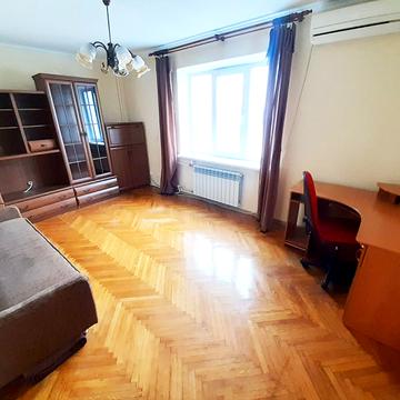 Ревуцького вул., 42