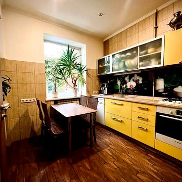 Весняна вул.