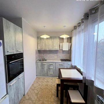 Продам 3 х комнатную квартру в 608 м/р.